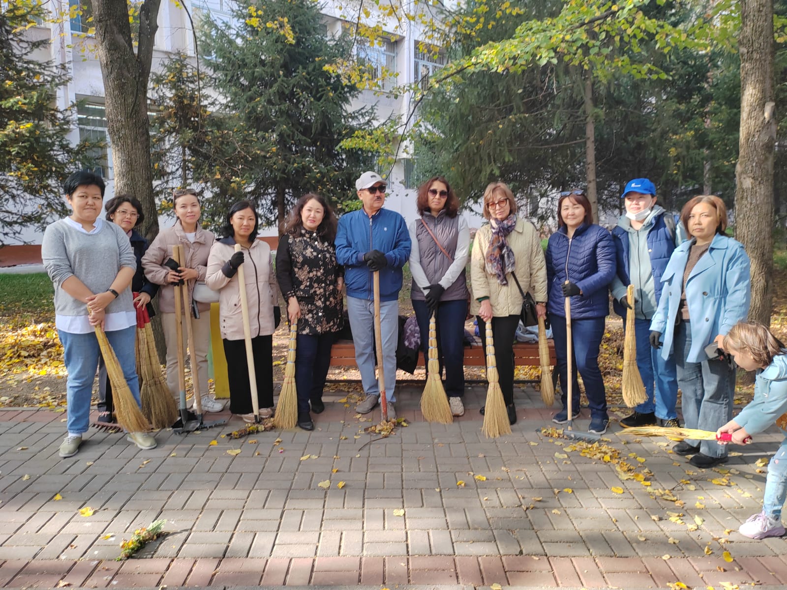 TEACHERS AND STUDENTS OF THE FACULTY TOOK PART IN THE CLEAN-UP EVENT AND CARRIED OUT CLEANING